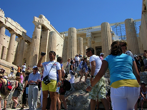 crowded entrance to the acropolis