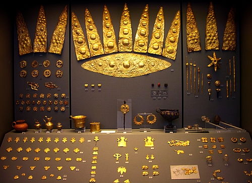golden grave goods from Mycenae