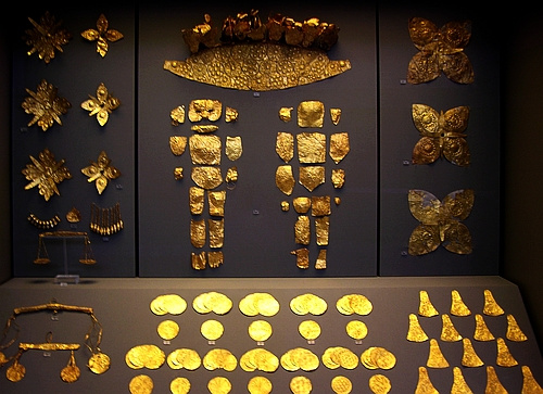 golden grave goods from Mycenae