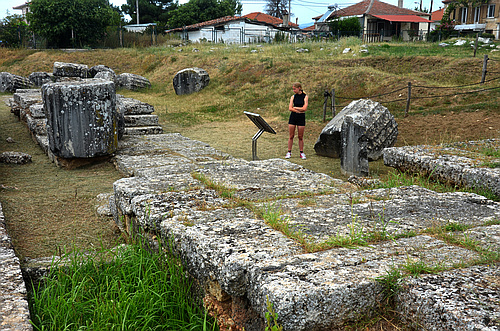 column drums with person