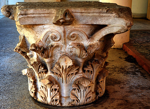 korinthian column capital