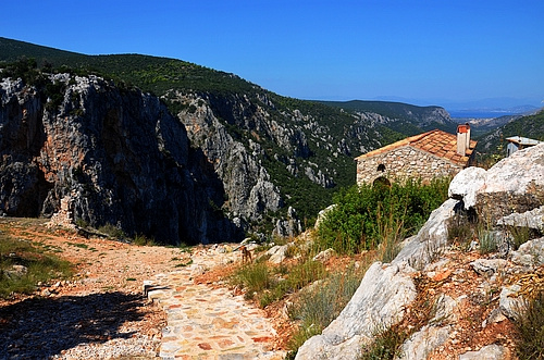 way to Avgou monastery