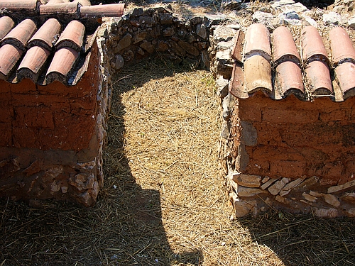 apsidal house in Lerna