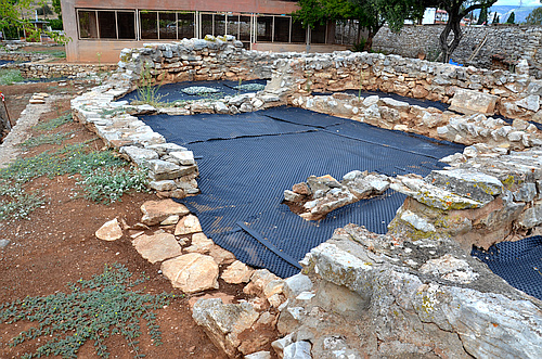 apsidal house in Lerna