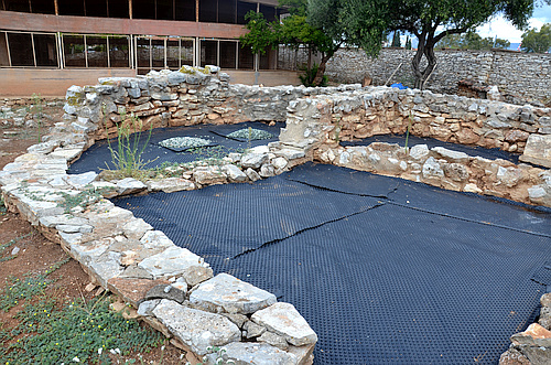 apsidal house in Lerna