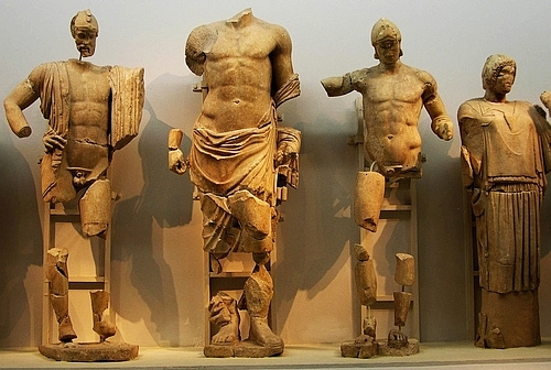 figures of the East pediment