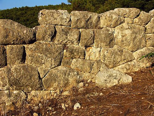 walls of ancient Samia