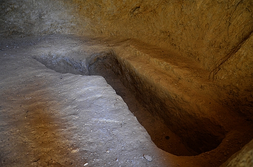chamber tomb 105