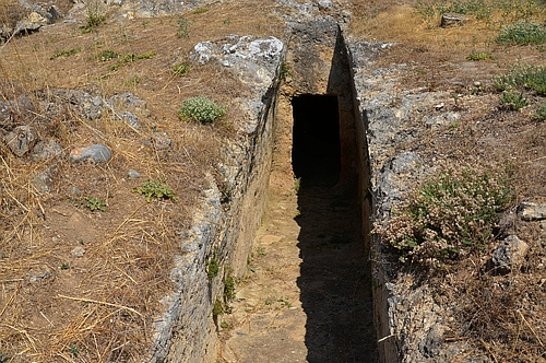 chamber tomb 11