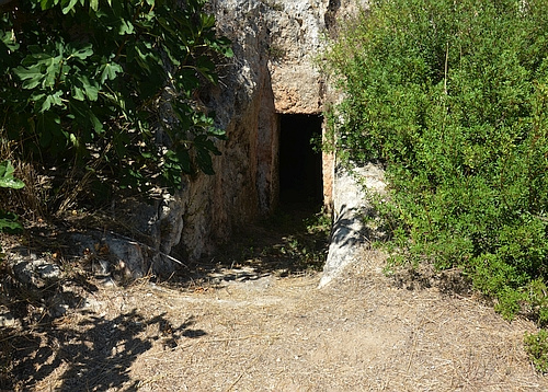 chamber tomb 4