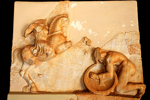 relief Amazonomachie