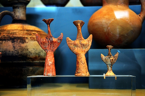 Mycenaean figurines and pottery