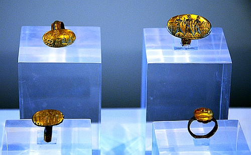 Mycenaean gold sealing rings