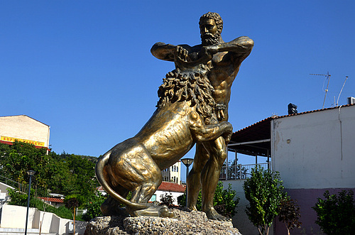 Herakles with lion statue