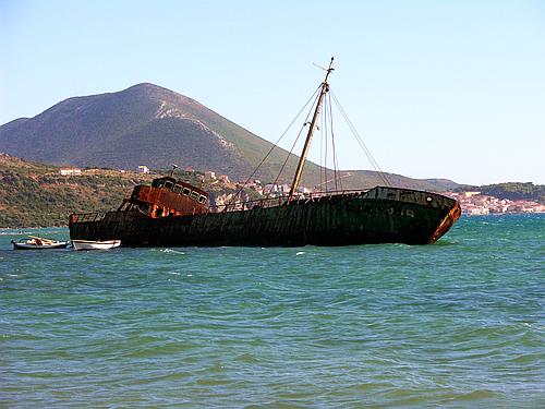 shipwreck in Navarino Bay